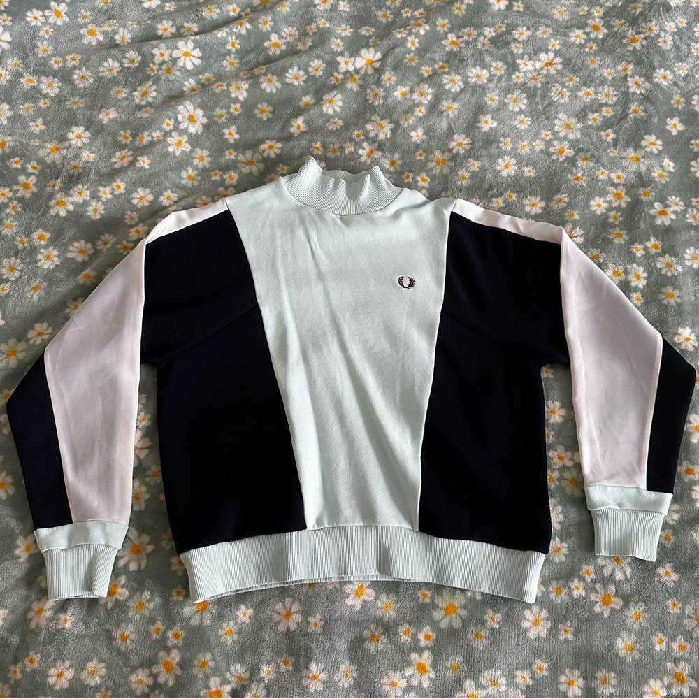 Fred Perry women’s pullover NWOT